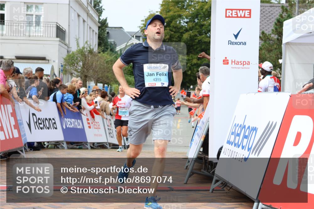 31.08.2025 - 21. Blankeneser Heldenlauf Strokosch-Dieckow http://msf.ph/oto/8697074 31.08.2025 12:19:14 Ziel 4335, 4315, 4277 meine-sportfotos.de