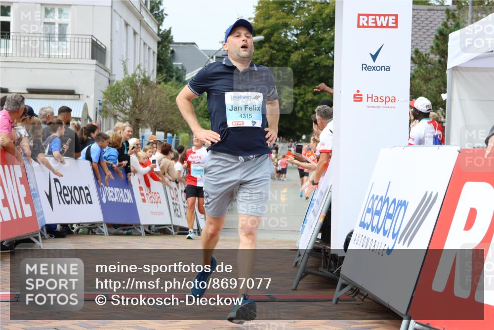 31.08.2025 - 21. Blankeneser Heldenlauf Strokosch-Dieckow http://msf.ph/oto/8697077 31.08.2025 12:19:14 Ziel 4335, 4315, 4277 meine-sportfotos.de