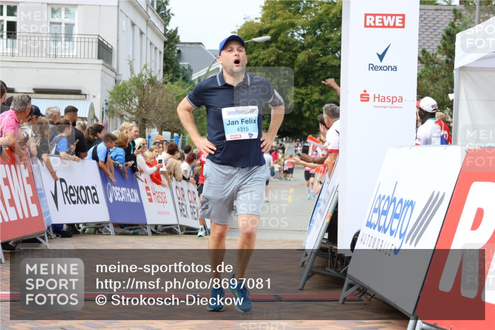 31.08.2025 - 21. Blankeneser Heldenlauf Strokosch-Dieckow http://msf.ph/oto/8697081 31.08.2025 12:19:14 Ziel 4335, 4315, 4277 meine-sportfotos.de