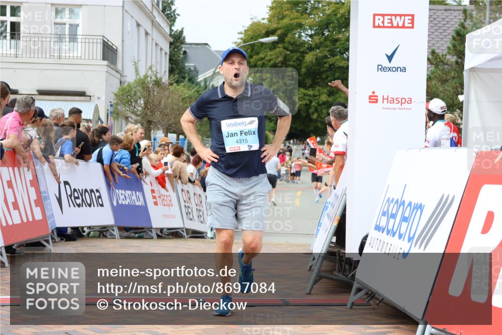31.08.2025 - 21. Blankeneser Heldenlauf Strokosch-Dieckow http://msf.ph/oto/8697084 31.08.2025 12:19:14 Ziel 4335, 4315, 4277 meine-sportfotos.de