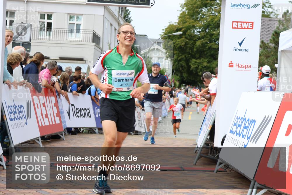 31.08.2025 - 21. Blankeneser Heldenlauf Strokosch-Dieckow http://msf.ph/oto/8697092 31.08.2025 12:19:12 Ziel 4303, 4315, 4277 meine-sportfotos.de