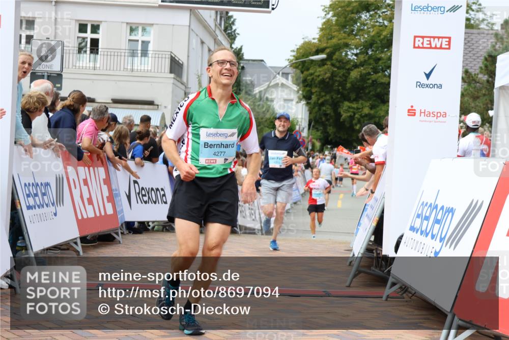 31.08.2025 - 21. Blankeneser Heldenlauf Strokosch-Dieckow http://msf.ph/oto/8697094 31.08.2025 12:19:12 Ziel 4303, 4315, 4277 meine-sportfotos.de