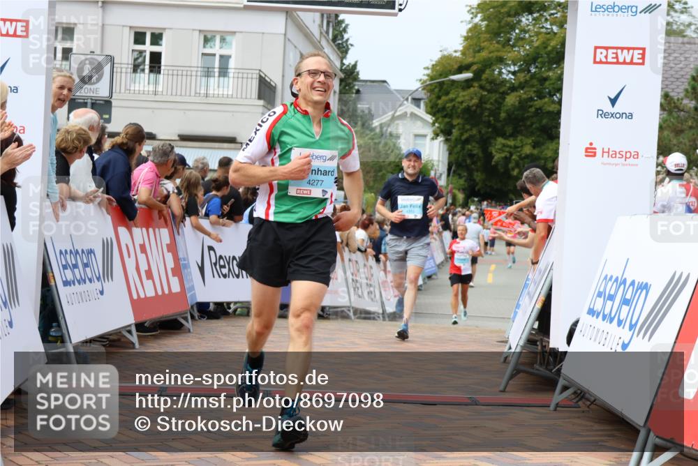 31.08.2025 - 21. Blankeneser Heldenlauf Strokosch-Dieckow http://msf.ph/oto/8697098 31.08.2025 12:19:12 Ziel 4303, 4315, 4277 meine-sportfotos.de