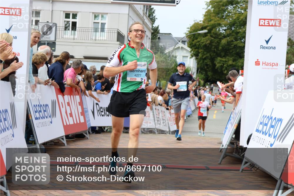 31.08.2025 - 21. Blankeneser Heldenlauf Strokosch-Dieckow http://msf.ph/oto/8697100 31.08.2025 12:19:12 Ziel 4303, 4315, 4277 meine-sportfotos.de