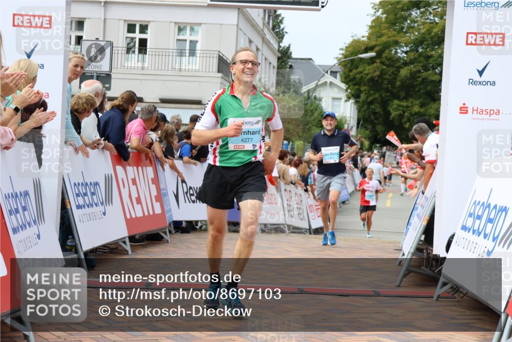 31.08.2025 - 21. Blankeneser Heldenlauf Strokosch-Dieckow http://msf.ph/oto/8697103 31.08.2025 12:19:12 Ziel 4303, 4315, 4277 meine-sportfotos.de