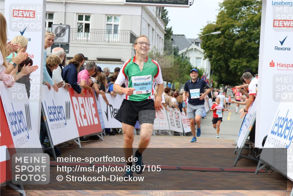 31.08.2025 - 21. Blankeneser Heldenlauf Strokosch-Dieckow http://msf.ph/oto/8697105 31.08.2025 12:19:12 Ziel 4303, 4315, 4277 meine-sportfotos.de