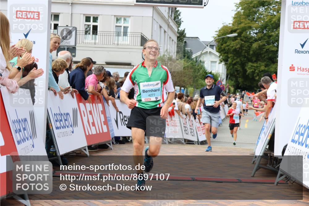 31.08.2025 - 21. Blankeneser Heldenlauf Strokosch-Dieckow http://msf.ph/oto/8697107 31.08.2025 12:19:12 Ziel 4303, 4315, 4277 meine-sportfotos.de
