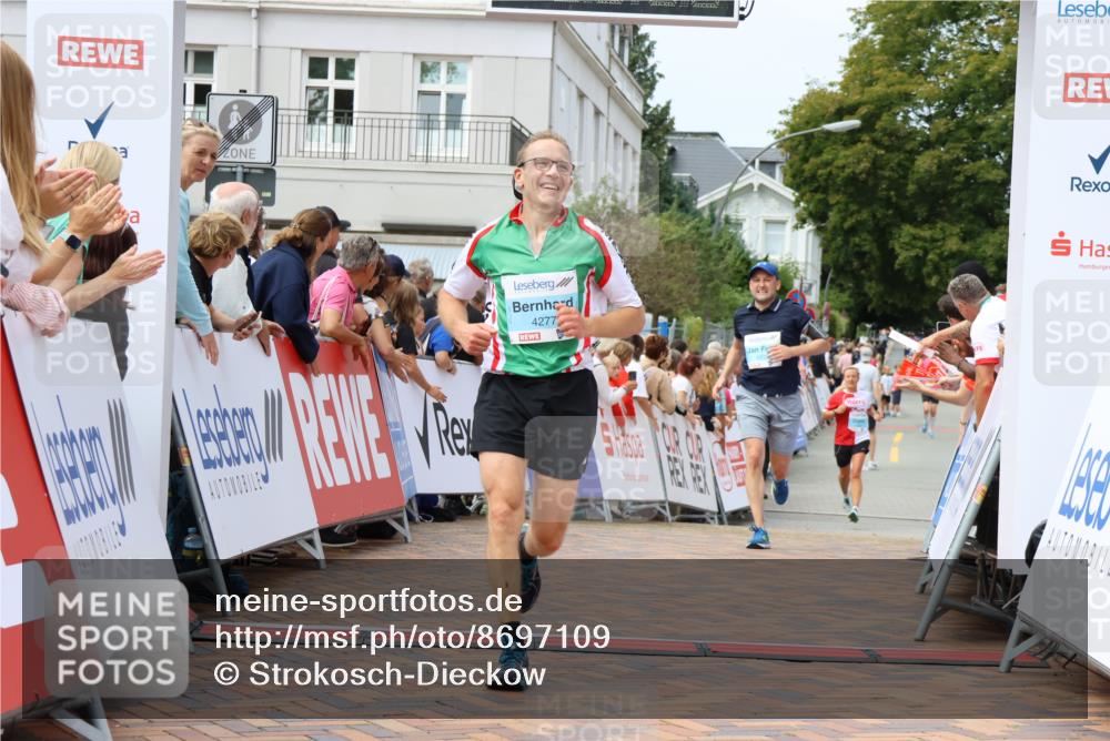 31.08.2025 - 21. Blankeneser Heldenlauf Strokosch-Dieckow http://msf.ph/oto/8697109 31.08.2025 12:19:12 Ziel 4303, 4315, 4277 meine-sportfotos.de