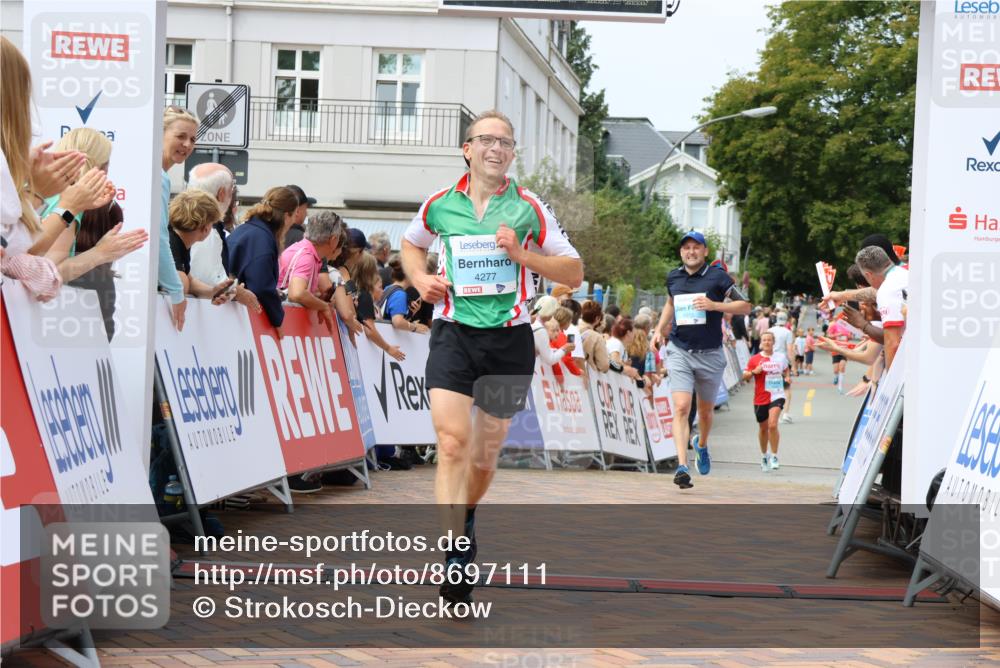 31.08.2025 - 21. Blankeneser Heldenlauf Strokosch-Dieckow http://msf.ph/oto/8697111 31.08.2025 12:19:12 Ziel 4303, 4315, 4277 meine-sportfotos.de