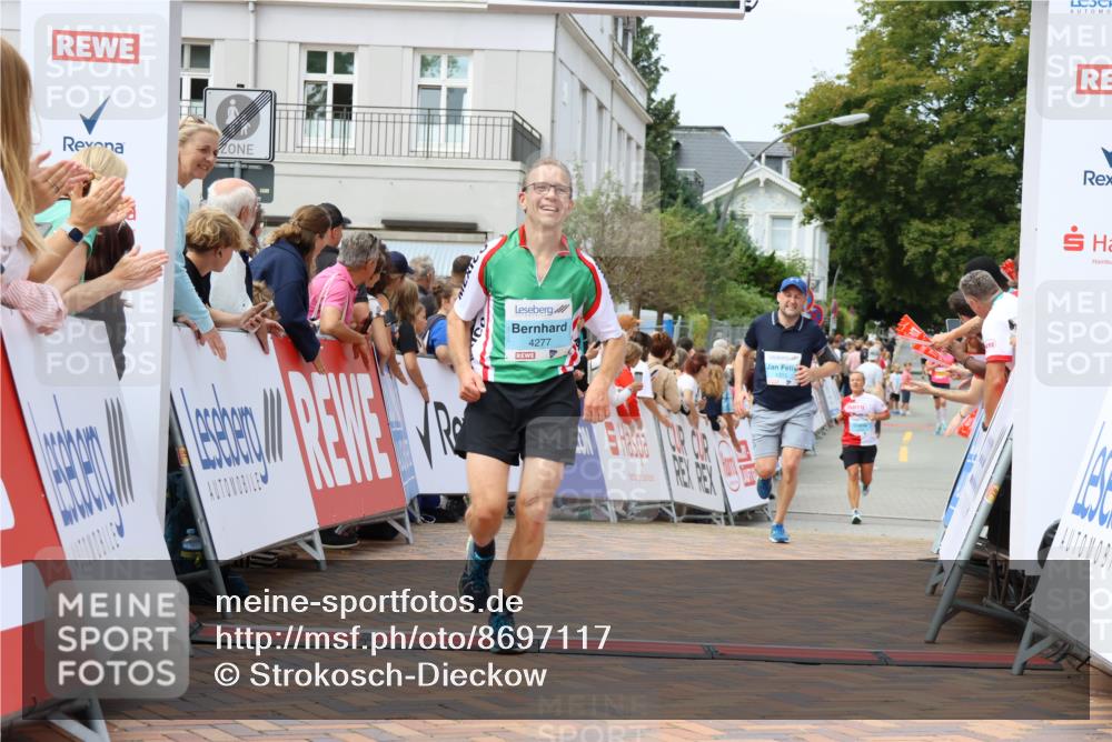 31.08.2025 - 21. Blankeneser Heldenlauf Strokosch-Dieckow http://msf.ph/oto/8697117 31.08.2025 12:19:12 Ziel 4303, 4315, 4277 meine-sportfotos.de