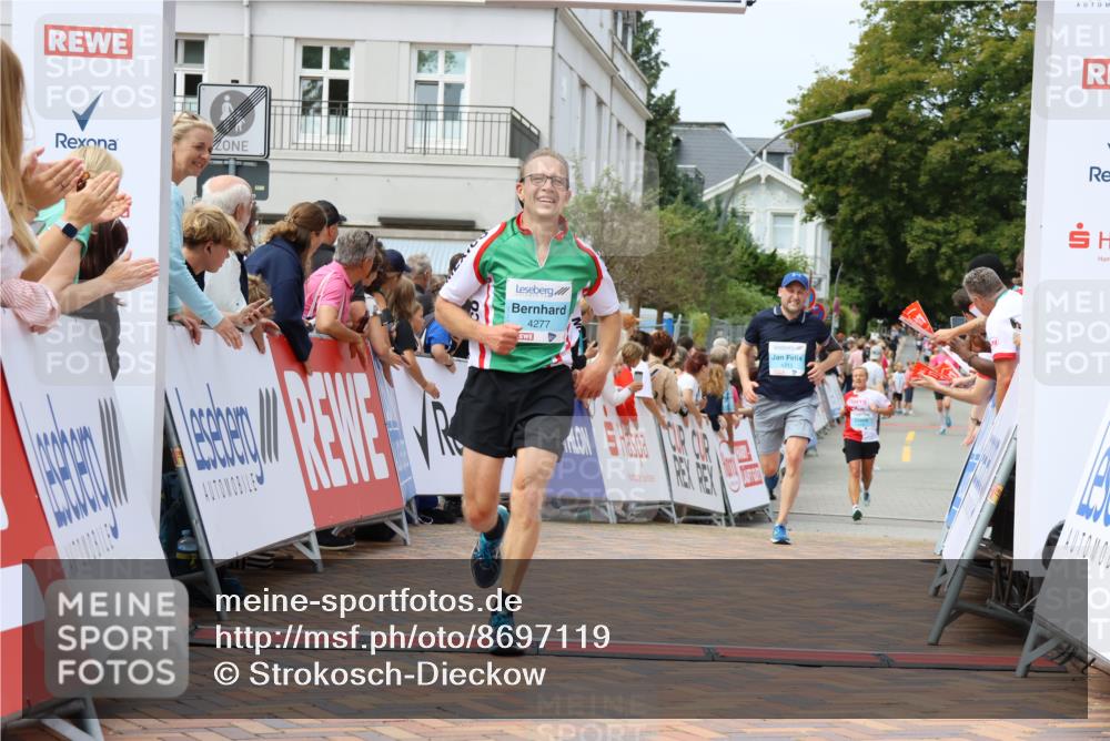 31.08.2025 - 21. Blankeneser Heldenlauf Strokosch-Dieckow http://msf.ph/oto/8697119 31.08.2025 12:19:11 Ziel 4303, 4315, 4277 meine-sportfotos.de