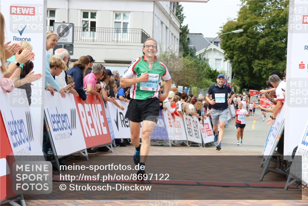 31.08.2025 - 21. Blankeneser Heldenlauf Strokosch-Dieckow http://msf.ph/oto/8697122 31.08.2025 12:19:11 Ziel 4303, 4315, 4277 meine-sportfotos.de