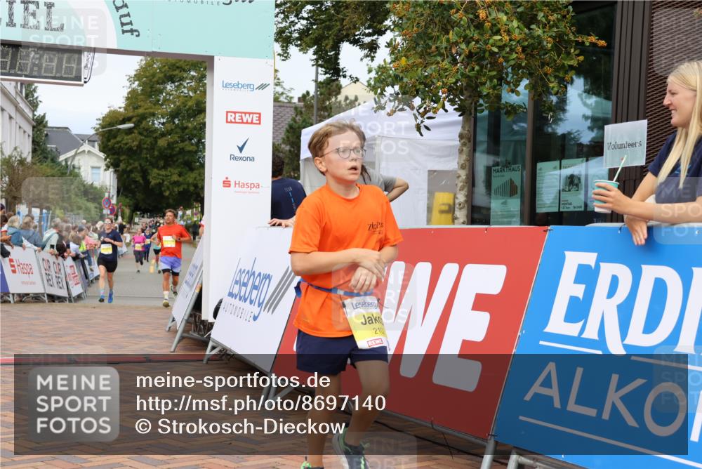 31.08.2025 - 21. Blankeneser Heldenlauf Strokosch-Dieckow http://msf.ph/oto/8697140 31.08.2025 10:30:41 Ziel 2560, 2106, 2179, 2599, 2279, 2102 meine-sportfotos.de
