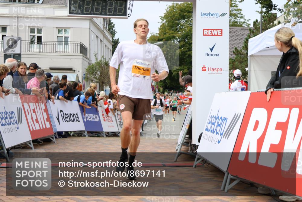 31.08.2025 - 21. Blankeneser Heldenlauf Strokosch-Dieckow http://msf.ph/oto/8697141 31.08.2025 12:19:01 Ziel 5553, 5507, 5506, 4303 meine-sportfotos.de