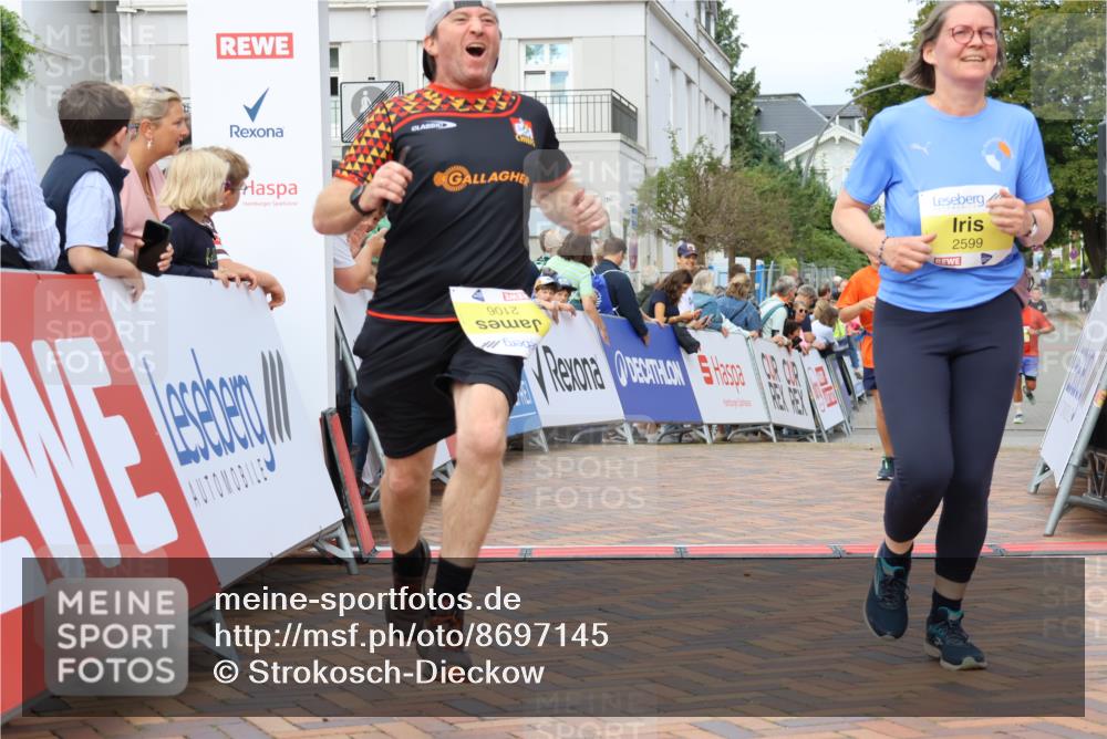 31.08.2025 - 21. Blankeneser Heldenlauf Strokosch-Dieckow http://msf.ph/oto/8697145 31.08.2025 10:30:38 Ziel 2560, 2106, 2599, 2102 meine-sportfotos.de