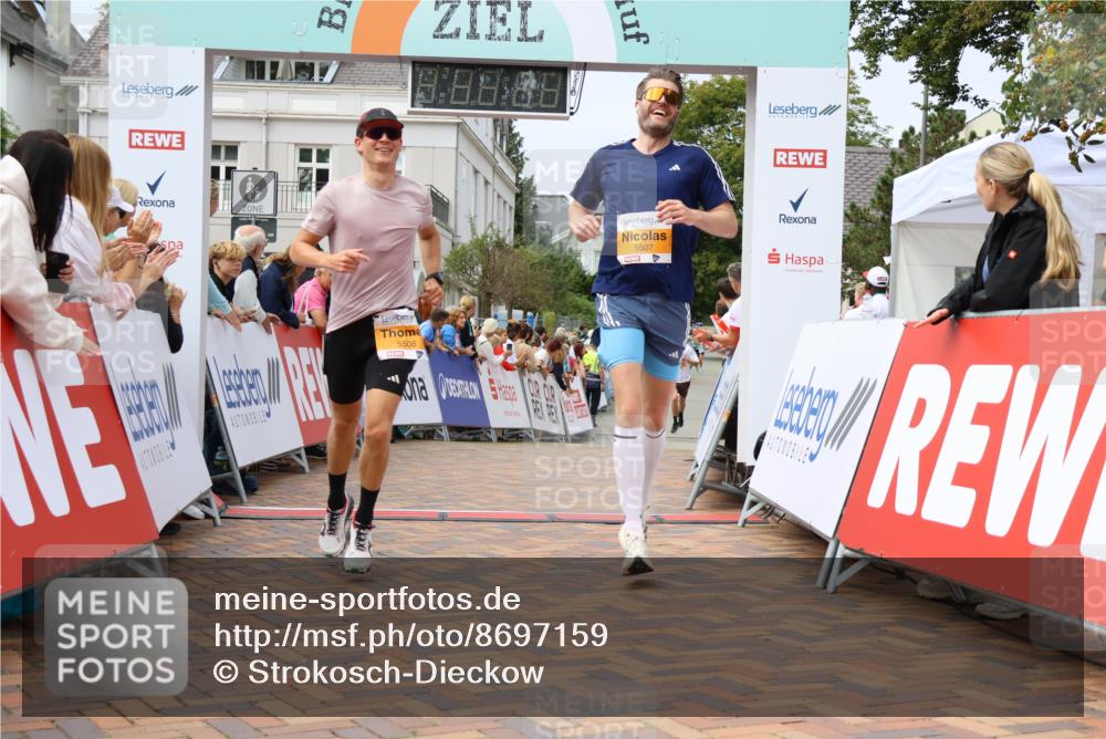31.08.2025 - 21. Blankeneser Heldenlauf Strokosch-Dieckow http://msf.ph/oto/8697159 31.08.2025 12:18:56 Ziel 5553, 5507, 5506 meine-sportfotos.de