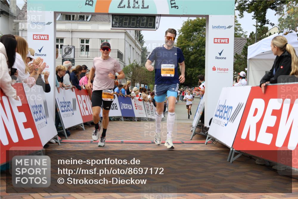 31.08.2025 - 21. Blankeneser Heldenlauf Strokosch-Dieckow http://msf.ph/oto/8697172 31.08.2025 12:18:55 Ziel 5507, 5506 meine-sportfotos.de