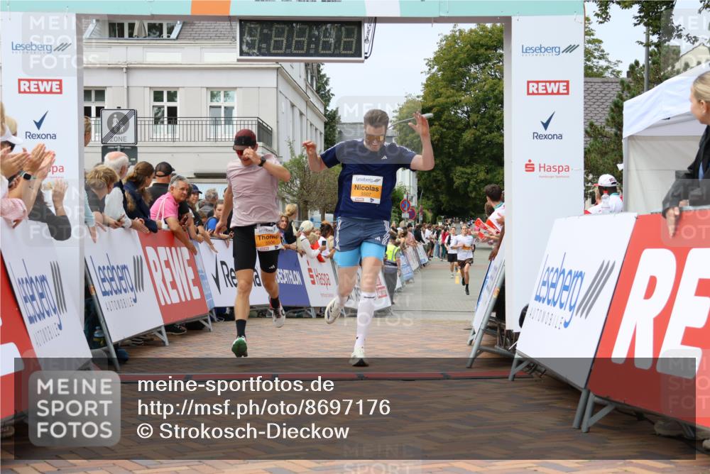 31.08.2025 - 21. Blankeneser Heldenlauf Strokosch-Dieckow http://msf.ph/oto/8697176 31.08.2025 12:18:55 Ziel 5507, 5506 meine-sportfotos.de