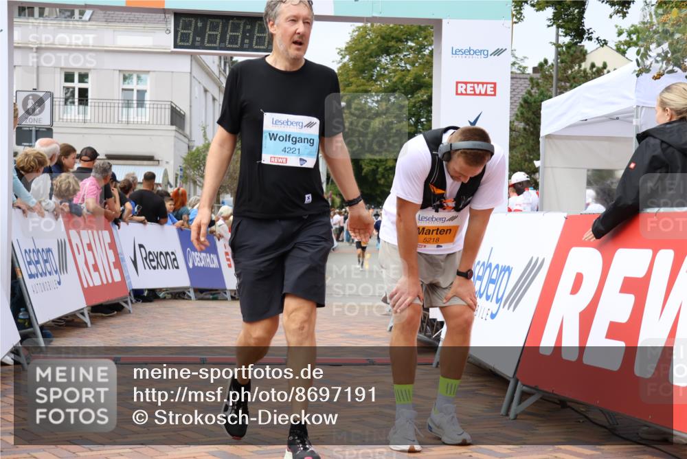 31.08.2025 - 21. Blankeneser Heldenlauf Strokosch-Dieckow http://msf.ph/oto/8697191 31.08.2025 12:18:47 Ziel 5218, 5041, 5195, 5411, 4065, 4221 meine-sportfotos.de