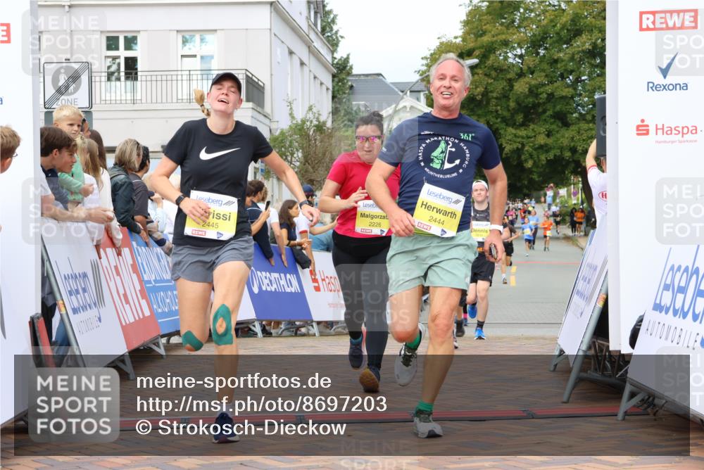31.08.2025 - 21. Blankeneser Heldenlauf Strokosch-Dieckow http://msf.ph/oto/8697203 31.08.2025 10:30:15 Ziel 2445, 2444, 2616, 2253, 2226, 2588, 2731, 2543 meine-sportfotos.de