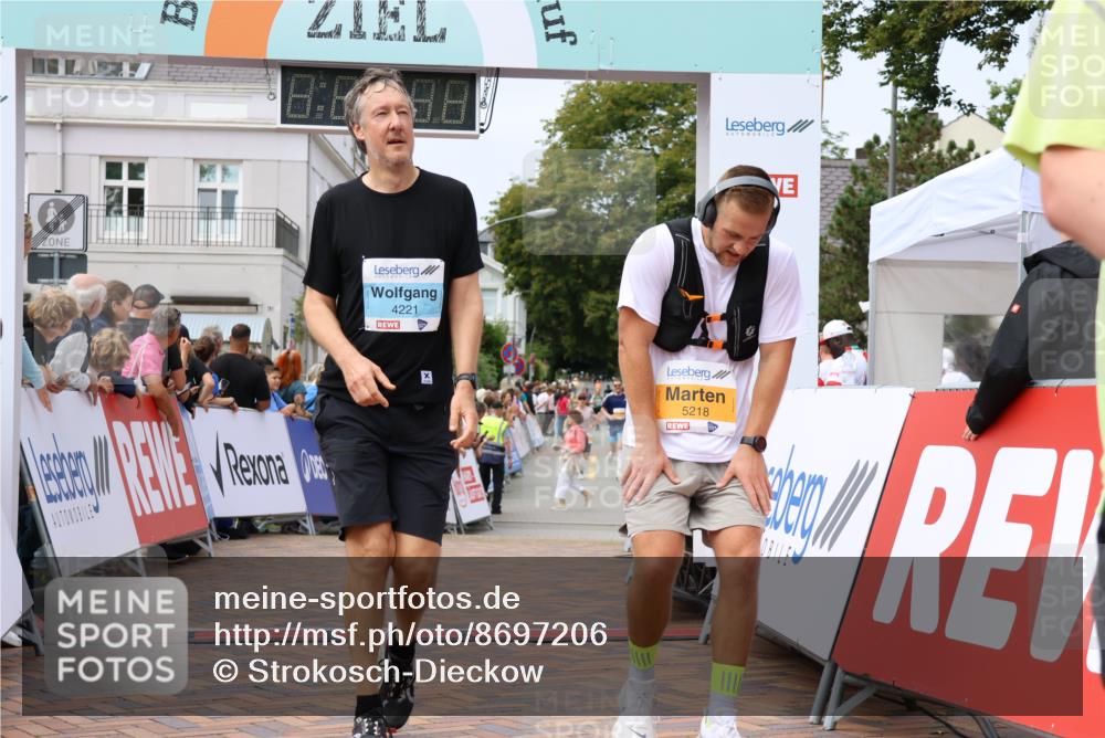 31.08.2025 - 21. Blankeneser Heldenlauf Strokosch-Dieckow http://msf.ph/oto/8697206 31.08.2025 12:18:47 Ziel 5218, 5041, 5195, 5411, 4065, 4221 meine-sportfotos.de