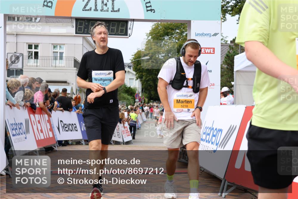 31.08.2025 - 21. Blankeneser Heldenlauf Strokosch-Dieckow http://msf.ph/oto/8697212 31.08.2025 12:18:47 Ziel 5218, 5041, 5195, 5411, 4065, 4221 meine-sportfotos.de