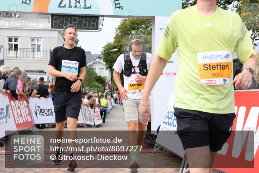 31.08.2025 - 21. Blankeneser Heldenlauf Strokosch-Dieckow http://msf.ph/oto/8697227 31.08.2025 12:18:46 Ziel 5218, 5041, 5195, 5411, 4065, 4221 meine-sportfotos.de