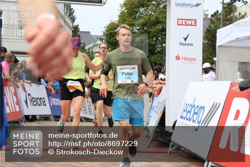 31.08.2025 - 21. Blankeneser Heldenlauf Strokosch-Dieckow http://msf.ph/oto/8697229 31.08.2025 12:18:43 Ziel 5218, 5041, 5195, 5411, 4065, 4221 meine-sportfotos.de