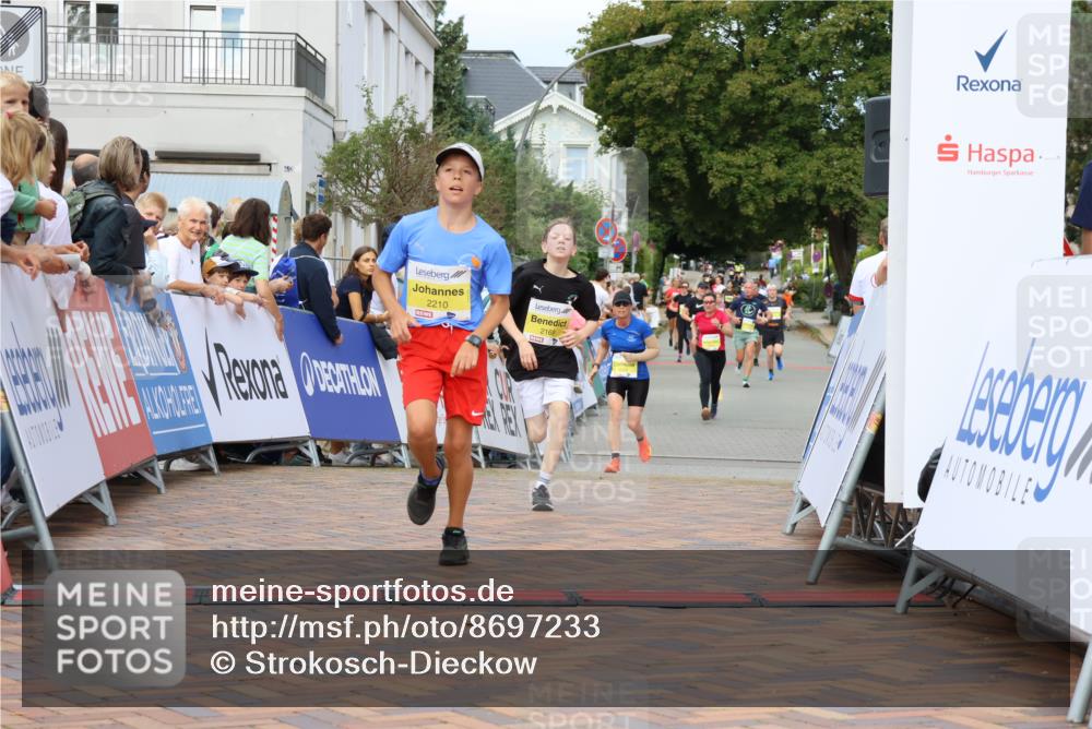 31.08.2025 - 21. Blankeneser Heldenlauf Strokosch-Dieckow http://msf.ph/oto/8697233 31.08.2025 10:30:05 Ziel 2210, 2260, 2169 meine-sportfotos.de