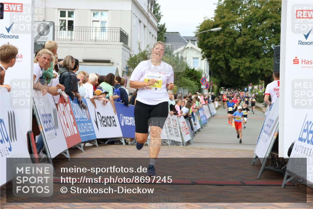 31.08.2025 - 21. Blankeneser Heldenlauf Strokosch-Dieckow http://msf.ph/oto/8697245 31.08.2025 10:29:59 Ziel 2260, 2603, 2602 meine-sportfotos.de