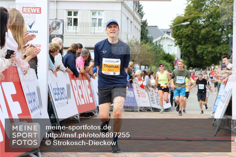 31.08.2025 - 21. Blankeneser Heldenlauf Strokosch-Dieckow http://msf.ph/oto/8697255 31.08.2025 12:18:40 Ziel 5041, 5195, 5411, 4065 meine-sportfotos.de