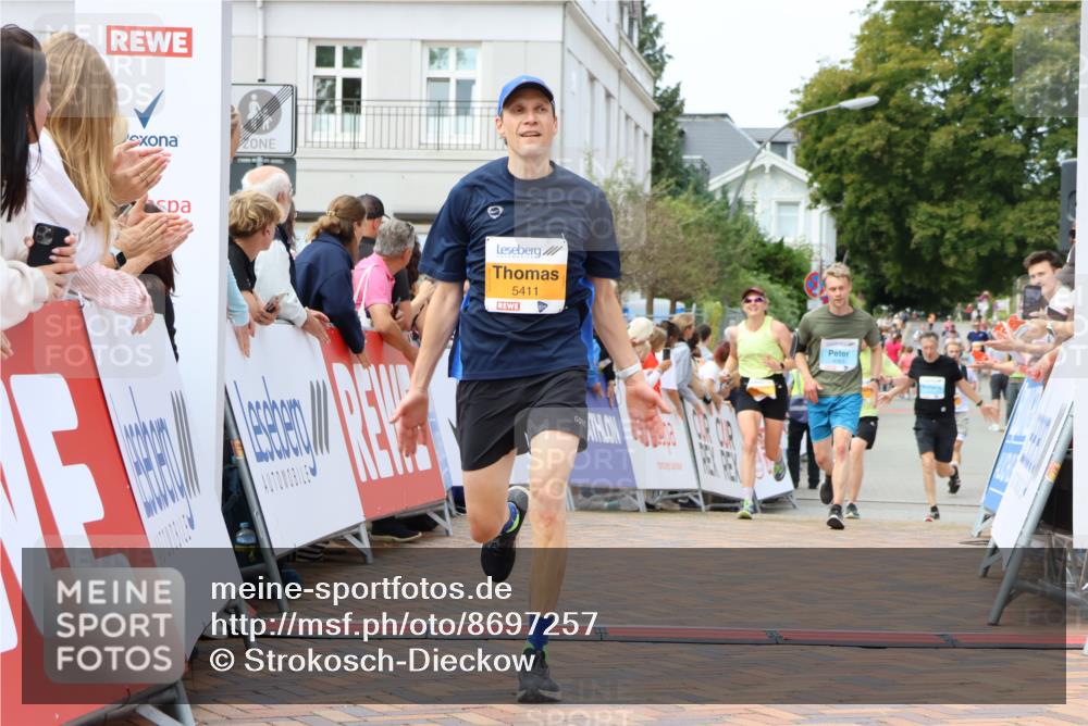 31.08.2025 - 21. Blankeneser Heldenlauf Strokosch-Dieckow http://msf.ph/oto/8697257 31.08.2025 12:18:40 Ziel 5041, 5195, 5411, 4065 meine-sportfotos.de