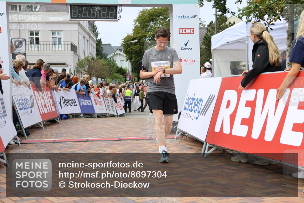 31.08.2025 - 21. Blankeneser Heldenlauf Strokosch-Dieckow http://msf.ph/oto/8697304 31.08.2025 12:18:23 Ziel 5670, 5554, 5827, 5402 meine-sportfotos.de