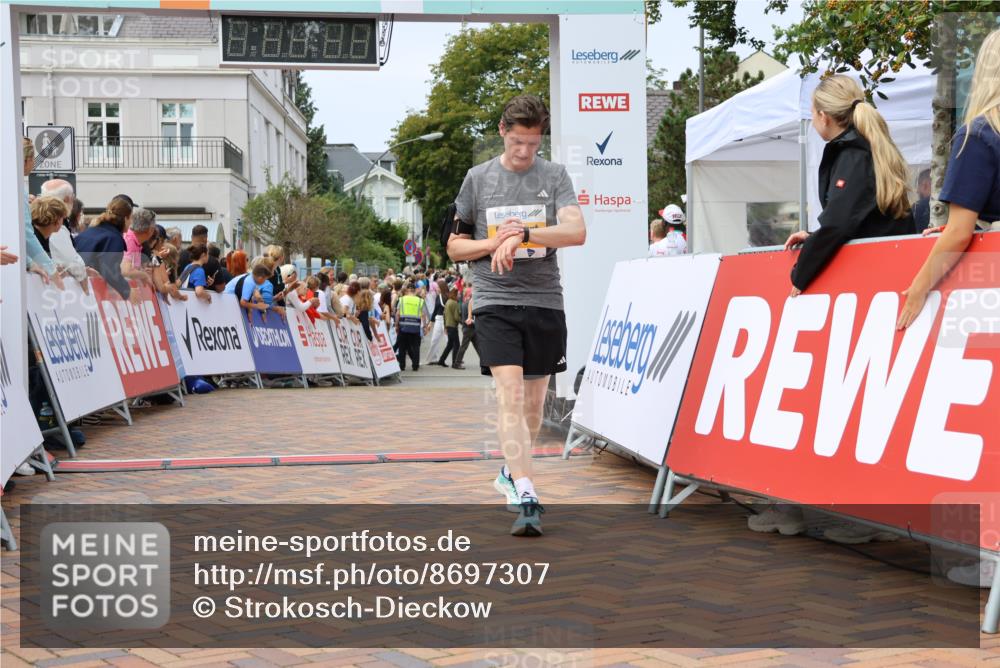 31.08.2025 - 21. Blankeneser Heldenlauf Strokosch-Dieckow http://msf.ph/oto/8697307 31.08.2025 12:18:23 Ziel 5670, 5554, 5827, 5402 meine-sportfotos.de