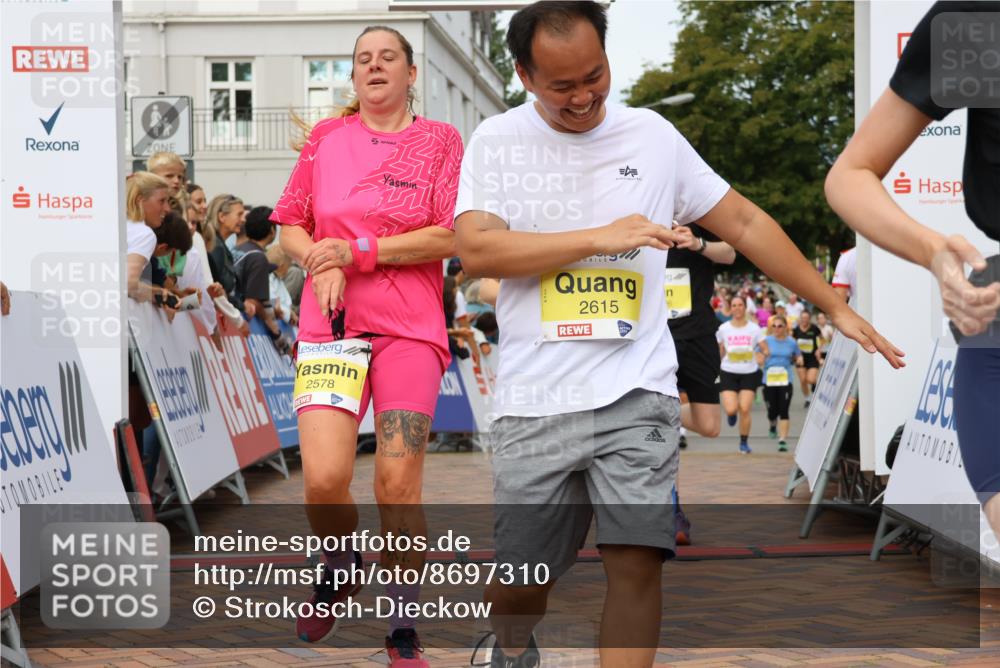 31.08.2025 - 21. Blankeneser Heldenlauf Strokosch-Dieckow http://msf.ph/oto/8697310 31.08.2025 10:29:38 Ziel 2491, 2683, 2578, 2614, 2615, 2426, 2684, 2538, 2558, 2277 meine-sportfotos.de