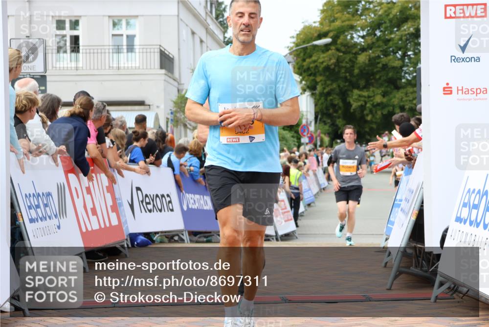 31.08.2025 - 21. Blankeneser Heldenlauf Strokosch-Dieckow http://msf.ph/oto/8697311 31.08.2025 12:18:18 Ziel 5670, 5827, 5402, 4137 meine-sportfotos.de