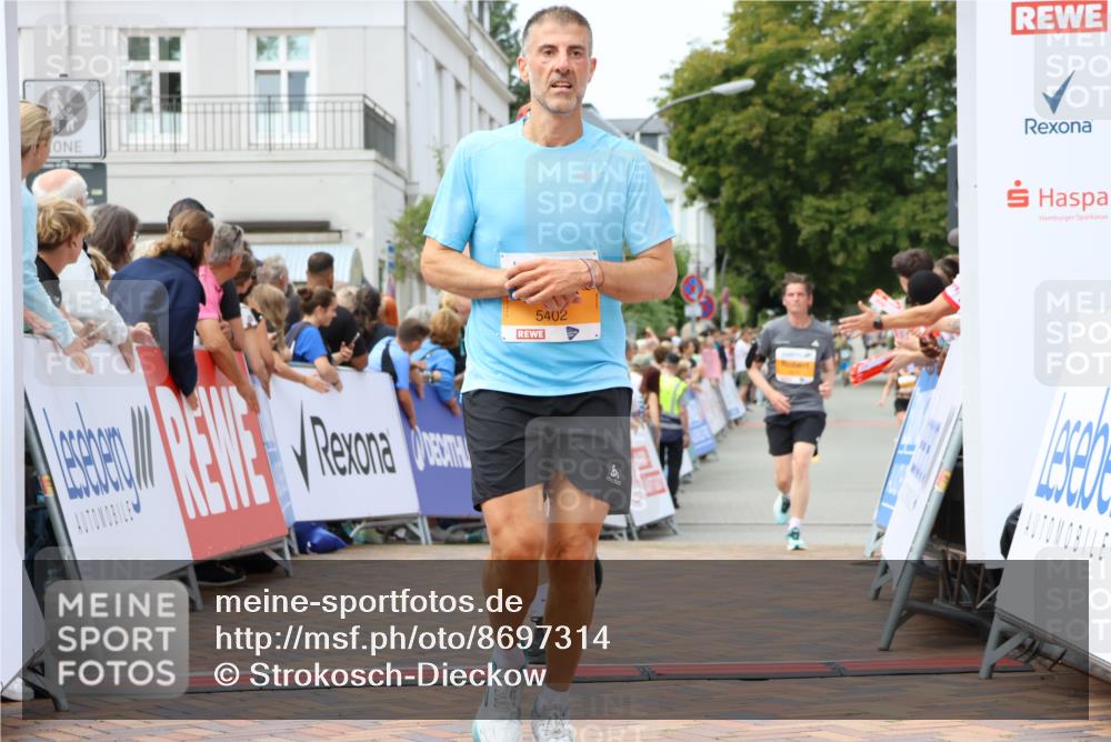 31.08.2025 - 21. Blankeneser Heldenlauf Strokosch-Dieckow http://msf.ph/oto/8697314 31.08.2025 12:18:18 Ziel 5670, 5827, 5402, 4137 meine-sportfotos.de