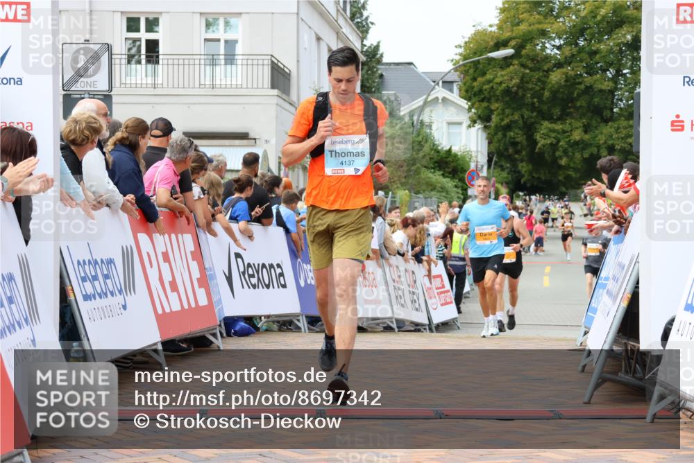 31.08.2025 - 21. Blankeneser Heldenlauf Strokosch-Dieckow http://msf.ph/oto/8697342 31.08.2025 12:18:13 Ziel 5827, 5402, 4137, 4243 meine-sportfotos.de