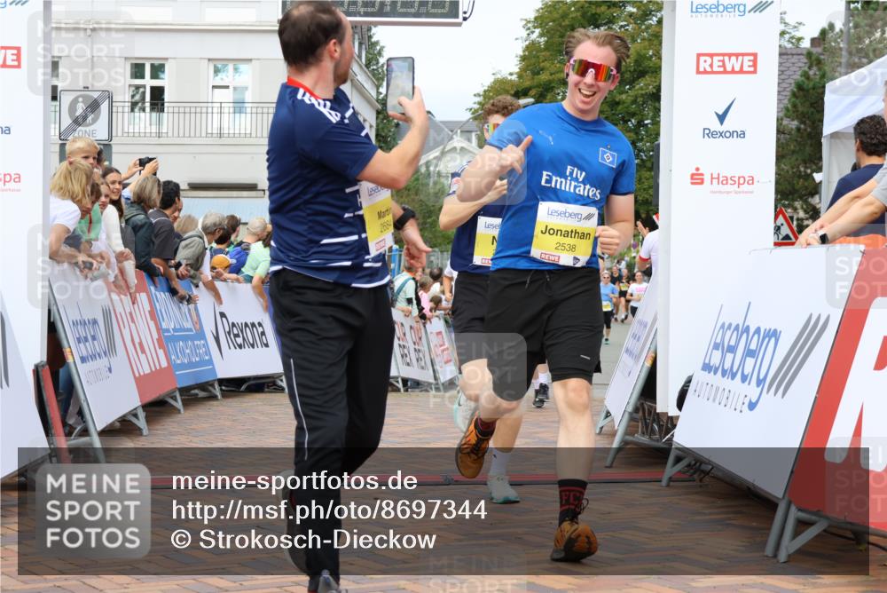31.08.2025 - 21. Blankeneser Heldenlauf Strokosch-Dieckow http://msf.ph/oto/8697344 31.08.2025 10:29:33 Ziel 2578, 2614, 2615, 2684, 2538, 2558, 2277 meine-sportfotos.de