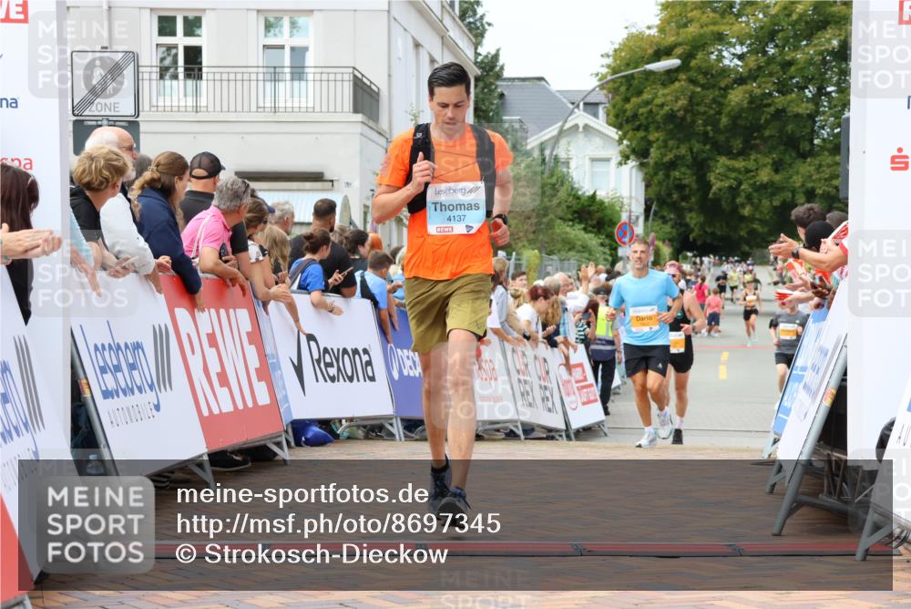 31.08.2025 - 21. Blankeneser Heldenlauf Strokosch-Dieckow http://msf.ph/oto/8697345 31.08.2025 12:18:13 Ziel 5827, 5402, 4137, 4243 meine-sportfotos.de