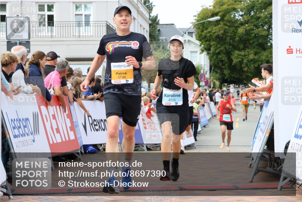 31.08.2025 - 21. Blankeneser Heldenlauf Strokosch-Dieckow http://msf.ph/oto/8697390 31.08.2025 12:18:02 Ziel 5796, 5082, 4177, 4113, 4243 meine-sportfotos.de