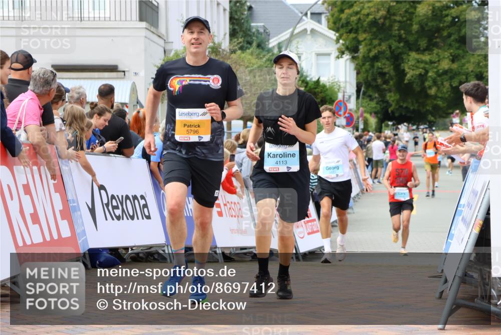 31.08.2025 - 21. Blankeneser Heldenlauf Strokosch-Dieckow http://msf.ph/oto/8697412 31.08.2025 12:18:01 Ziel 5796, 5082, 4177, 4113, 4243 meine-sportfotos.de