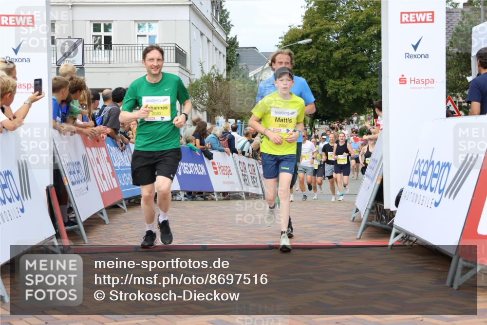 31.08.2025 - 21. Blankeneser Heldenlauf Strokosch-Dieckow http://msf.ph/oto/8697516 31.08.2025 10:34:35 Ziel 2110, 2424, 2668, 2669, 2667, 2090, 2083 meine-sportfotos.de