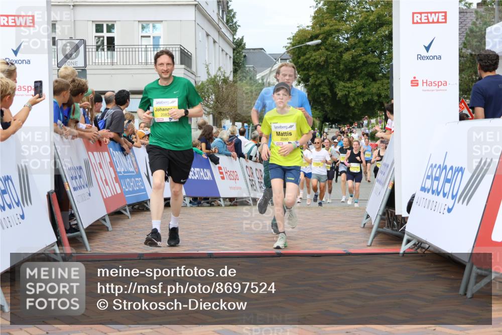 31.08.2025 - 21. Blankeneser Heldenlauf Strokosch-Dieckow http://msf.ph/oto/8697524 31.08.2025 10:34:34 Ziel 2110, 2668, 2090, 2083 meine-sportfotos.de