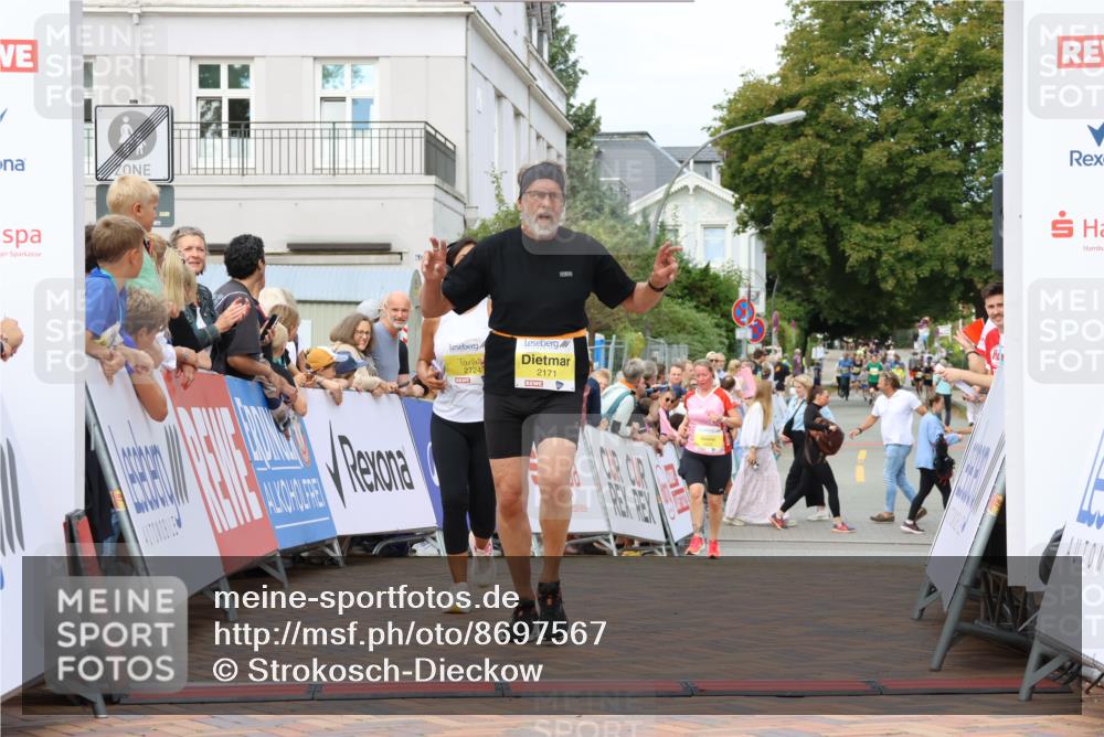 31.08.2025 - 21. Blankeneser Heldenlauf Strokosch-Dieckow http://msf.ph/oto/8697567 31.08.2025 10:34:07 Ziel 2378, 2563, 2724, 2120, 2171 meine-sportfotos.de