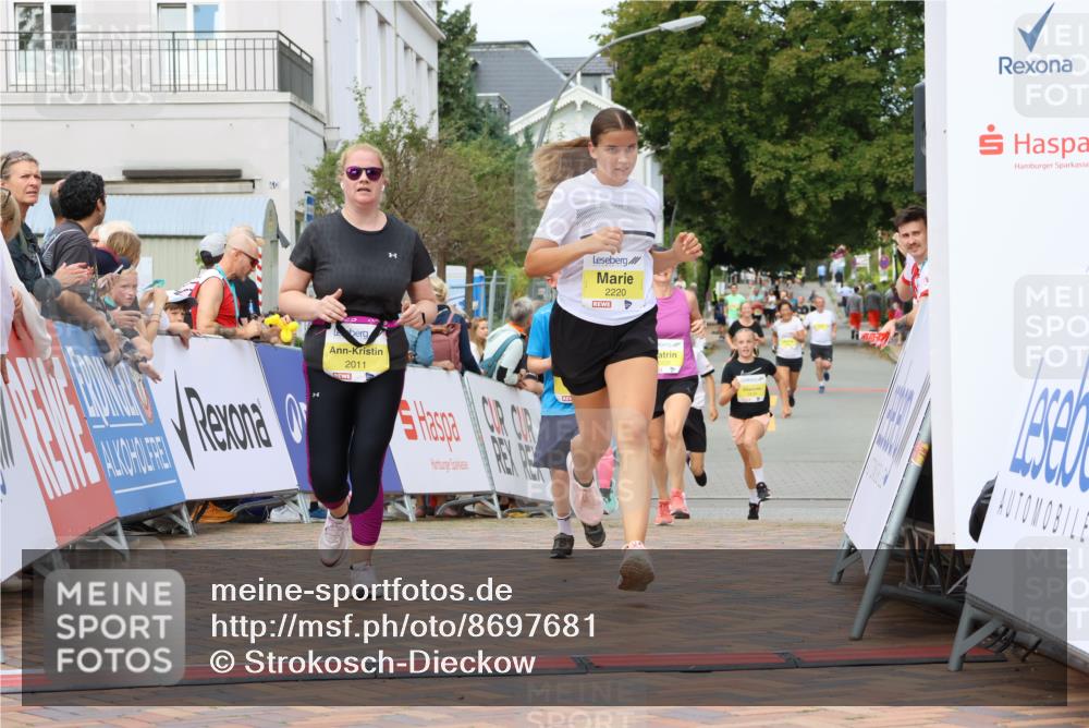 31.08.2025 - 21. Blankeneser Heldenlauf Strokosch-Dieckow http://msf.ph/oto/8697681 31.08.2025 10:33:25 Ziel 2011, 2044, 2126, 2640, 2639, 2220, 2221 meine-sportfotos.de
