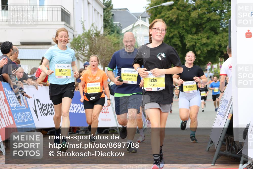 31.08.2025 - 21. Blankeneser Heldenlauf Strokosch-Dieckow http://msf.ph/oto/8697788 31.08.2025 10:32:35 Ziel 2490, 2256, 2257, 2644, 2581, 2582, 2580, 2201 meine-sportfotos.de