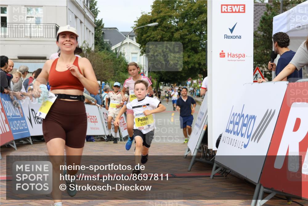 31.08.2025 - 21. Blankeneser Heldenlauf Strokosch-Dieckow http://msf.ph/oto/8697811 31.08.2025 10:27:26 Ziel 2715, 2463, 2559, 2725, 2533, 2709 meine-sportfotos.de
