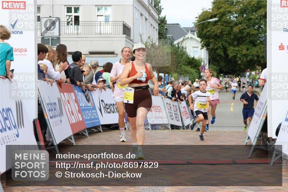 31.08.2025 - 21. Blankeneser Heldenlauf Strokosch-Dieckow http://msf.ph/oto/8697829 31.08.2025 10:27:25 Ziel 2715, 2204, 2463, 2559, 2725, 2533 meine-sportfotos.de