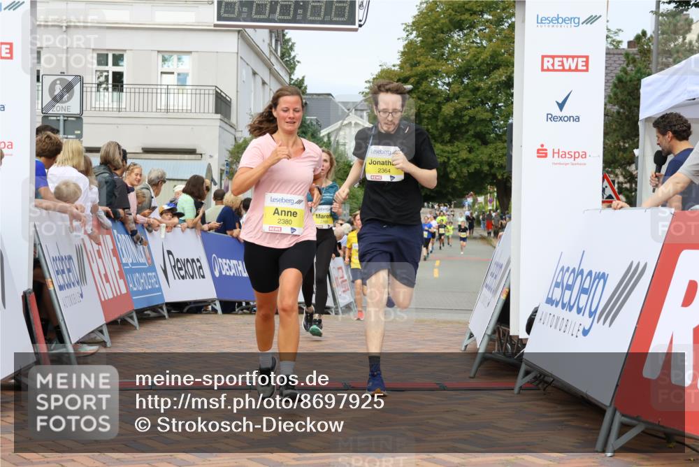 31.08.2025 - 21. Blankeneser Heldenlauf Strokosch-Dieckow http://msf.ph/oto/8697925 31.08.2025 10:26:56 Ziel 2364, 2749, 2478, 2468, 2393, 2380 meine-sportfotos.de